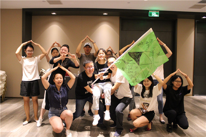 产业规模达5.86万亿元！2024年全国数据企业数量超40万家